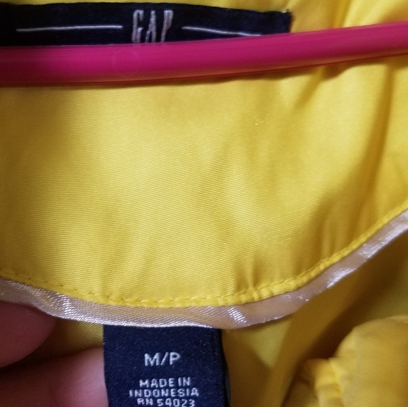 Yellow gap down puffy vest - Picture 5 of 6